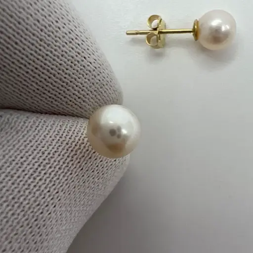 Small Solid pearl earrings