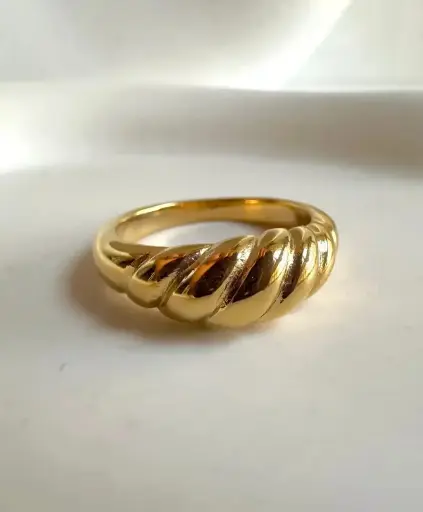 Retro glam ring